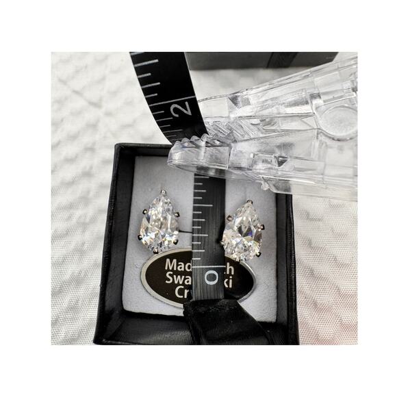 Pear Cut Swarovski Crystal Stud Earrings Silver-Tone Gift Box Included - NEW - Picture 5 of 7